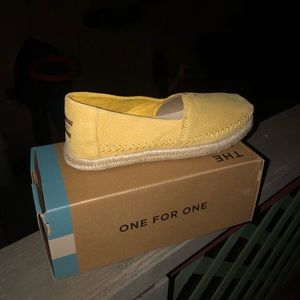Toms Classic Electric Yellow Nubuck On Rope